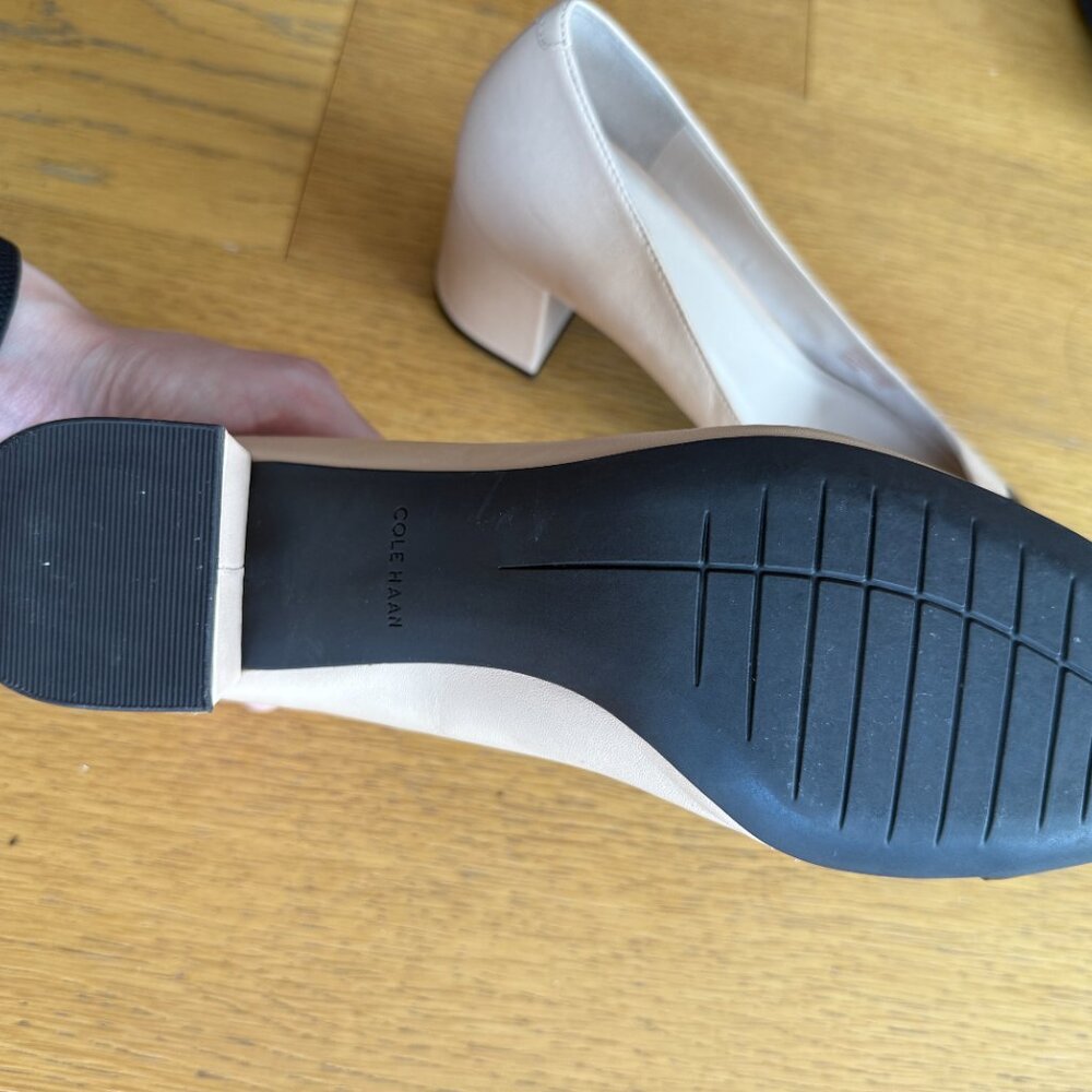 Cole Haan Nude & Black Cap-Toe Pumps – 7.5B (sale ends 08/28) - Picture 4 of 4